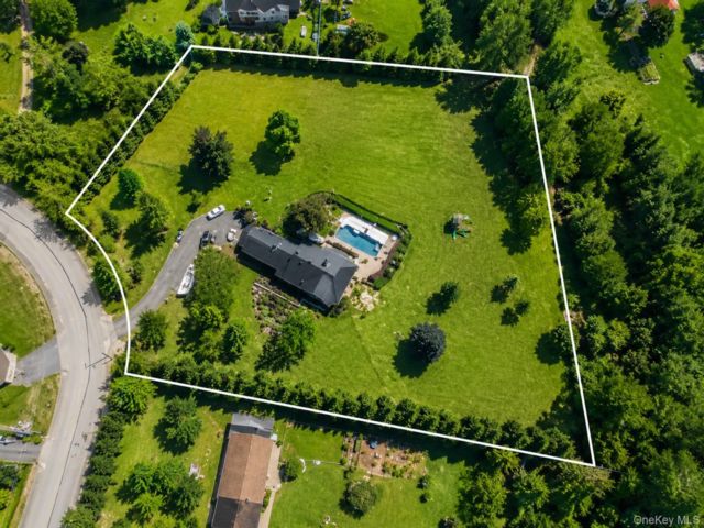  3 BR,  4.00 BTH &nbsp;A-frame style home in Liberty