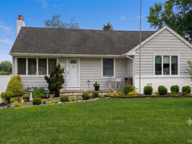  3 BR,  2.00 BTH &nbsp;Ranch style home in Wantagh