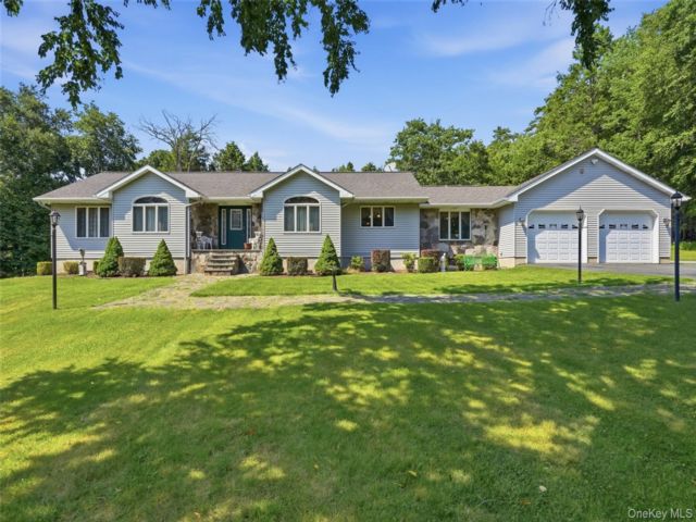  3 BR,  4.00 BTH &nbsp;Ranch style home in Sparrowbush
