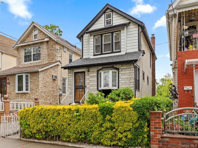  4 BR,  2.00 BTH &nbsp;Colonial style home in Hollis