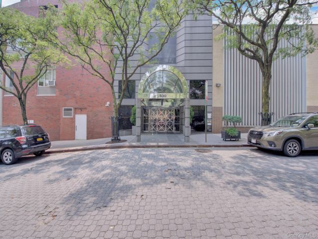  3 BR,  4.00 BTH &nbsp;High rise style home in New York (manhattan)