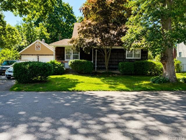  4 BR,  1.00 BTH &nbsp;Cape cod style home in Lake Grove