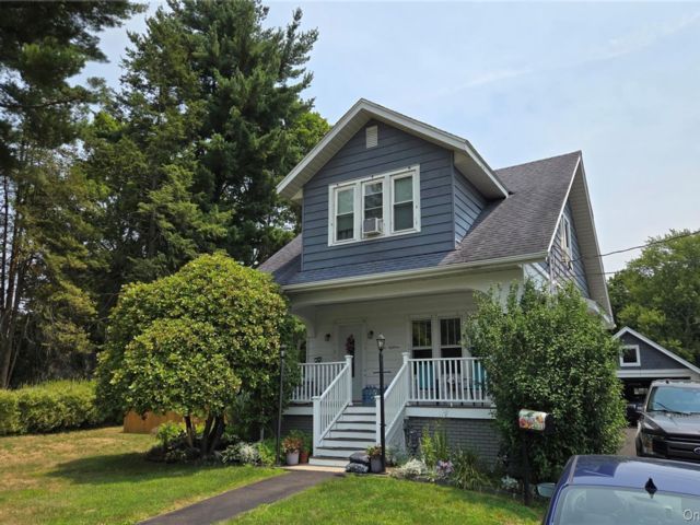  3 BR,  2.00 BTH &nbsp;Traditional style home in Walden