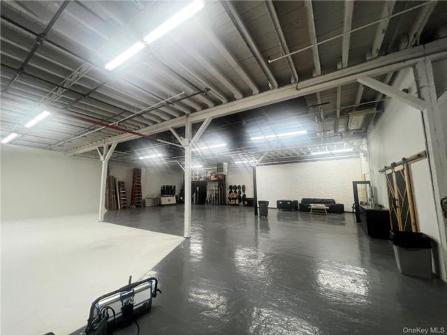 Studio,  0.00 BTH &nbsp;Commercial style home in Greenpoint