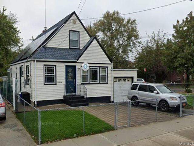  3 BR,  2.00 BTH &nbsp;Cape cod style home in Cambria Heights