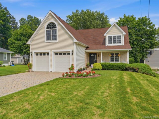  3 BR,  3.00 BTH &nbsp;Cape cod style home in Newburgh