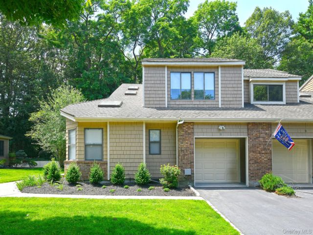  3 BR,  3.00 BTH &nbsp;Condo style home in Melville