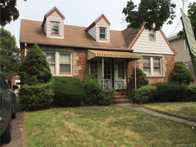  3 BR,  1.00 BTH &nbsp;Cape cod style home in Williston Park