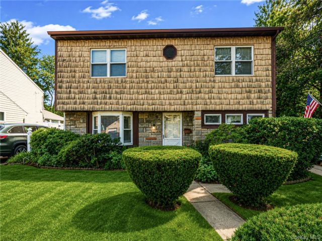  4 BR,  2.00 BTH &nbsp;Colonial style home in East Meadow