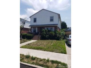  6 BR,  3.00 BTH &nbsp;Cape cod style home in Queens Village