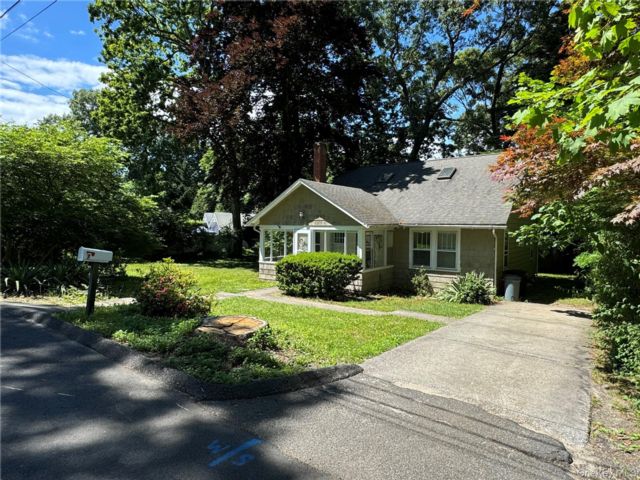  3 BR,  1.00 BTH &nbsp;Cape cod style home in Stony Brook