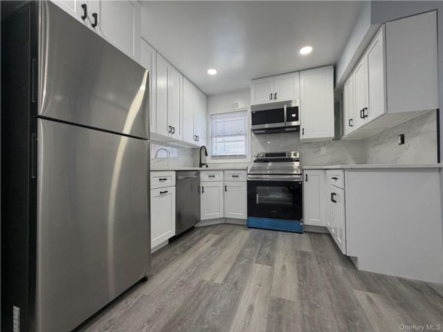  3 BR,  1.00 BTH &nbsp;Hi ranch style home in Valley Stream