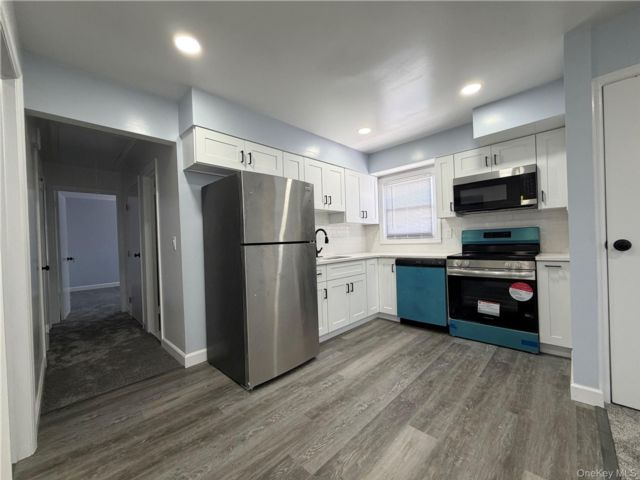  3 BR,  1.00 BTH &nbsp;Hi ranch style home in Valley Stream