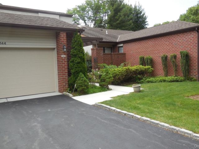 [Manhasset Real Estate, listing number 7313096]
