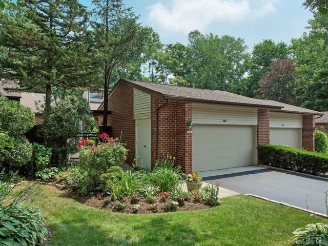 [Manhasset Real Estate, listing number 7313100]