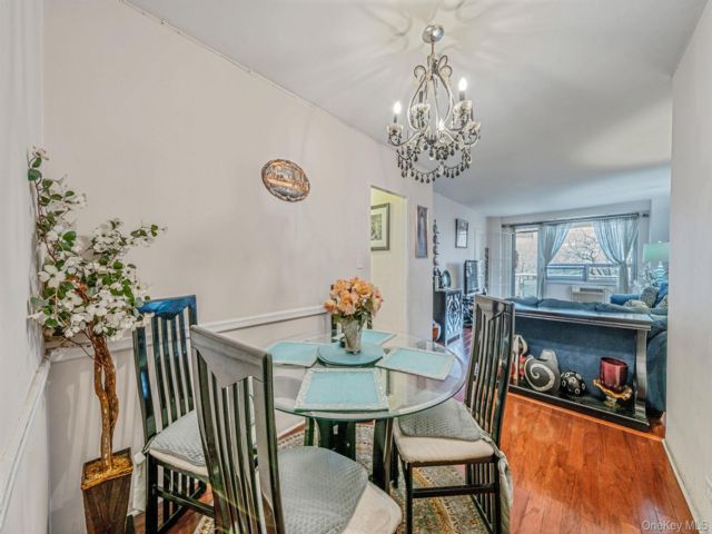  2 BR,  1.00 BTH &nbsp;Mid rise style home in Rego Park