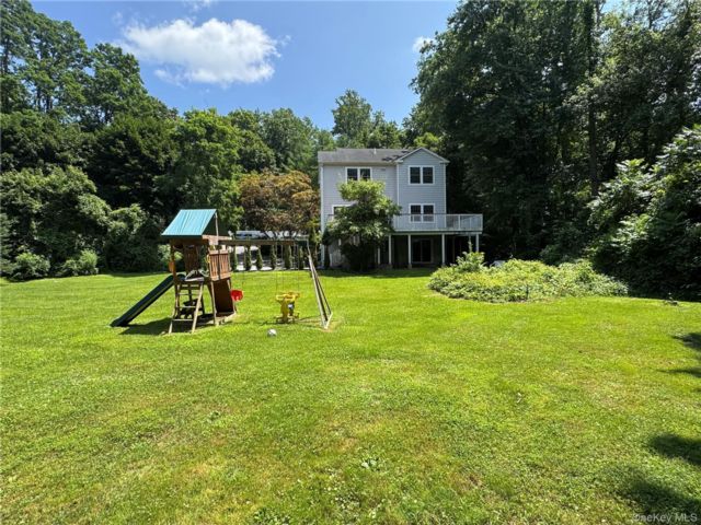  3 BR,  4.00 BTH &nbsp;Colonial style home in Ossining