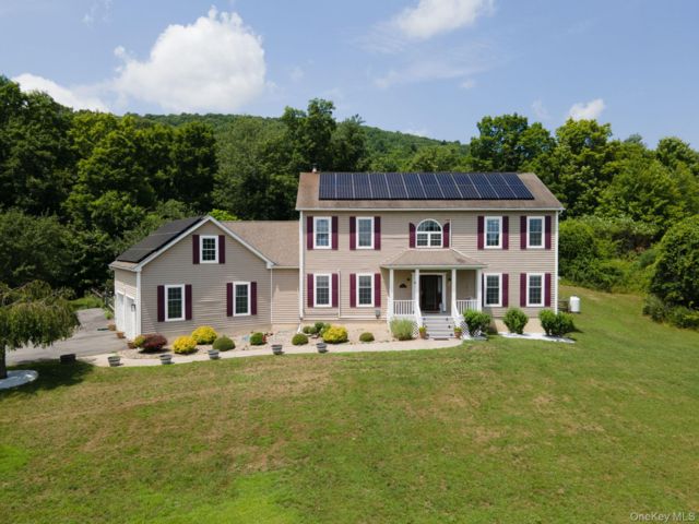  4 BR,  3.00 BTH &nbsp;Colonial style home in Milton