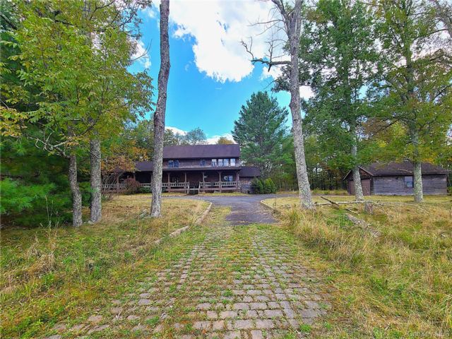  4 BR,  4.00 BTH &nbsp;Contemporary style home in Monticello