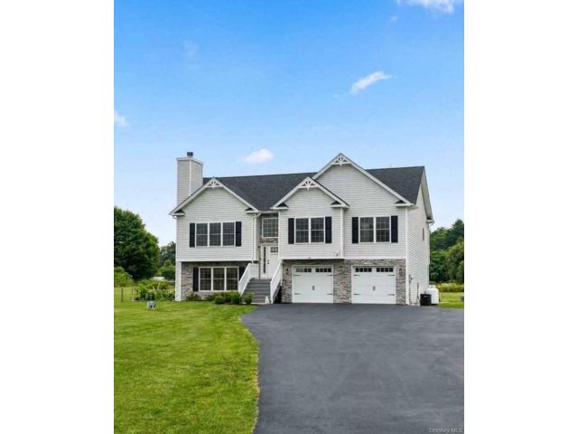  4 BR,  3.00 BTH &nbsp;Craftsman style home in Wallkill