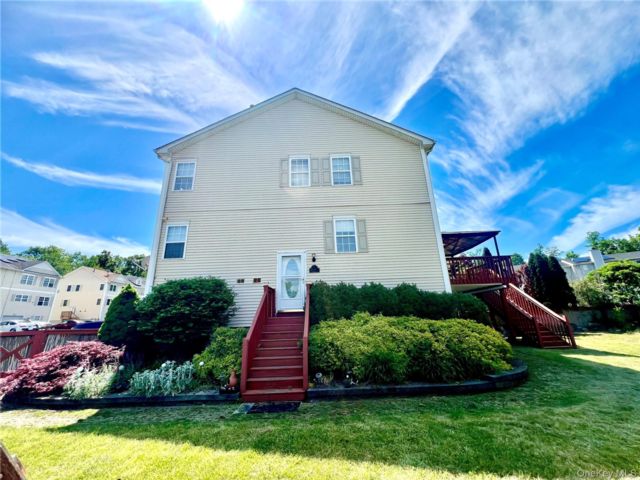  3 BR,  4.00 BTH &nbsp;House style home in Middletown