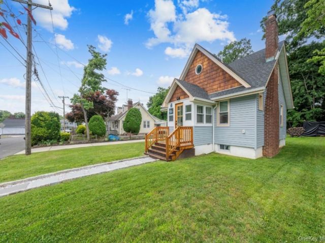  3 BR,  2.00 BTH &nbsp;Cape cod style home in Amityville