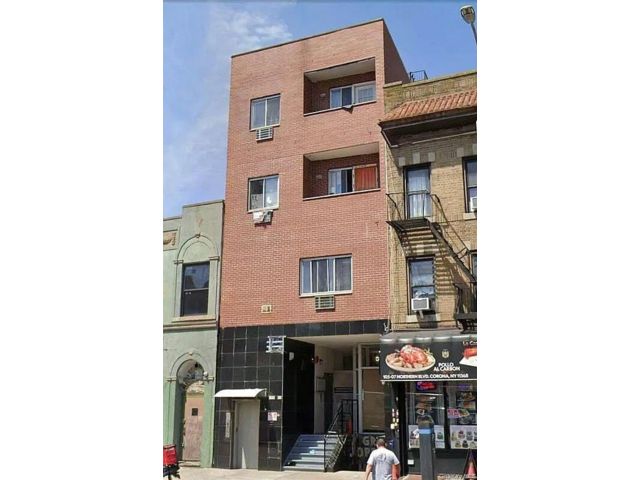 10 BR,  8.00 BTH &nbsp;Other style home in Corona
