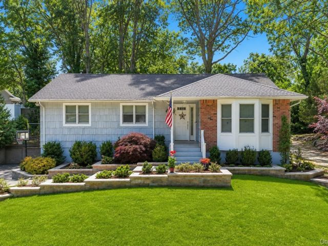  3 BR,  2.00 BTH &nbsp;Ranch style home in Rocky Point