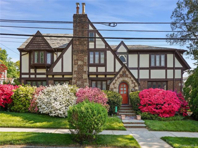  5 BR,  3.00 BTH &nbsp;Tudor style home in Mount Vernon