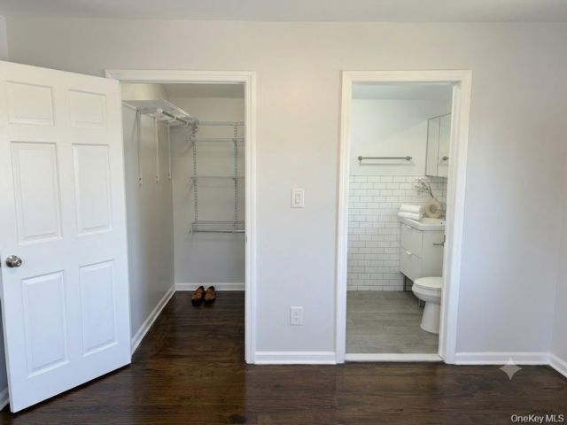 3 BR,  2.00 BTH &nbsp;Colonial style home in Laurelton