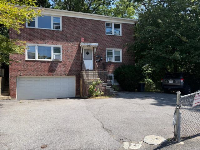  3 BR,  1.00 BTH &nbsp;Full floor apar style home in Yonkers