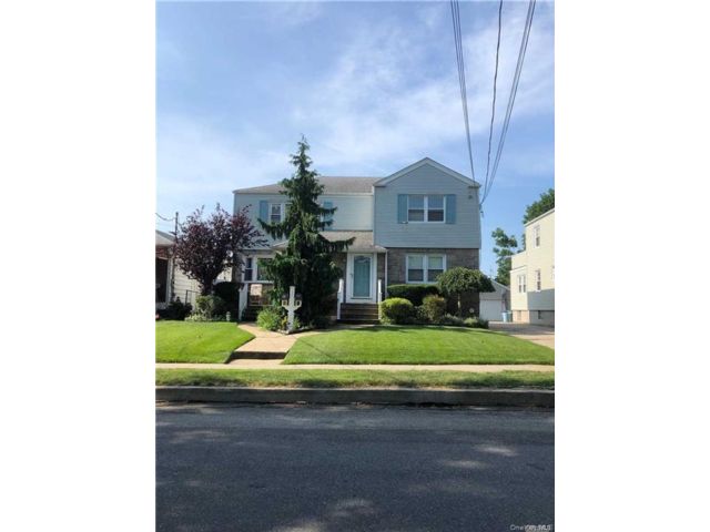  2 BR,  1.00 BTH &nbsp;Includes legal  style home in Lynbrook