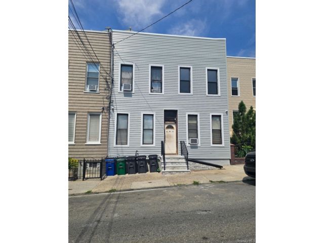  1 BR,  1.00 BTH &nbsp;Other style home in Maspeth