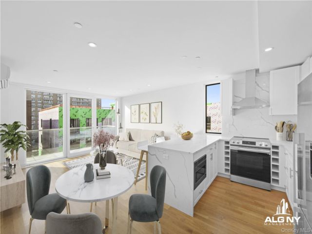  1 BR,  1.00 BTH &nbsp;Mid rise style home in Rockaway Park