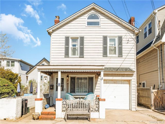  4 BR,  2.00 BTH &nbsp;Colonial style home in East Atlantic Beach