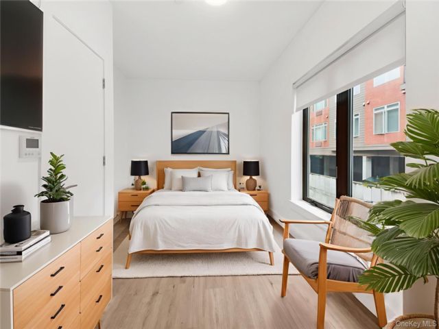  1 BR,  1.00 BTH &nbsp;Contemporary style home in Fleetwood