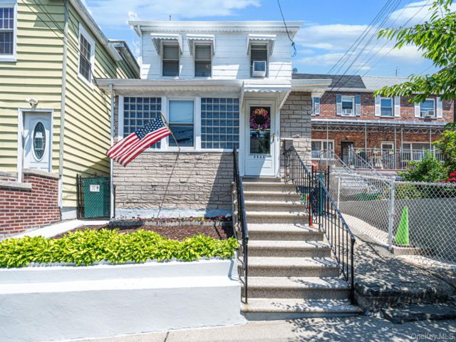 Studio,  0.00 BTH &nbsp;Colonial style home in Pilgrim
