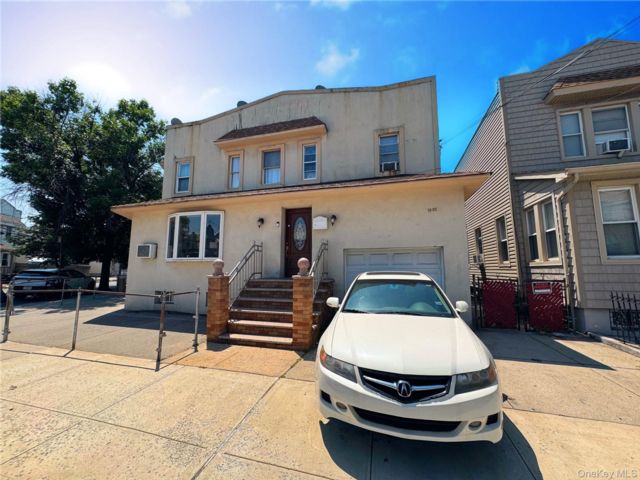  5 BR,  5.00 BTH &nbsp;House style home in Glendale