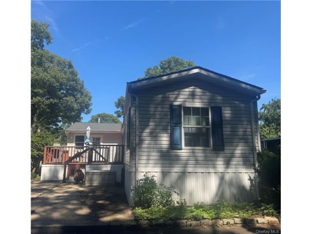  2 BR,  2.00 BTH &nbsp;Ranch style home in Calverton