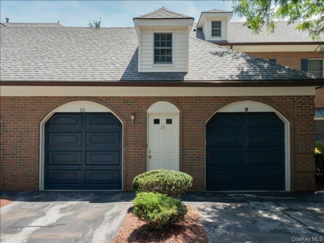  2 BR,  2.00 BTH &nbsp;Condo style home in Newburgh