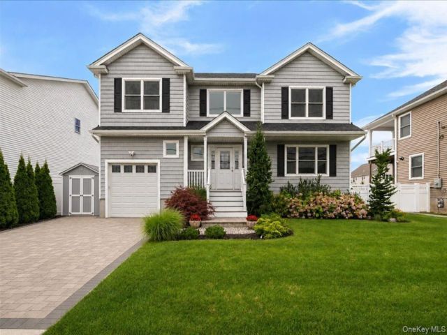  4 BR,  3.00 BTH &nbsp;Colonial style home in Seaford