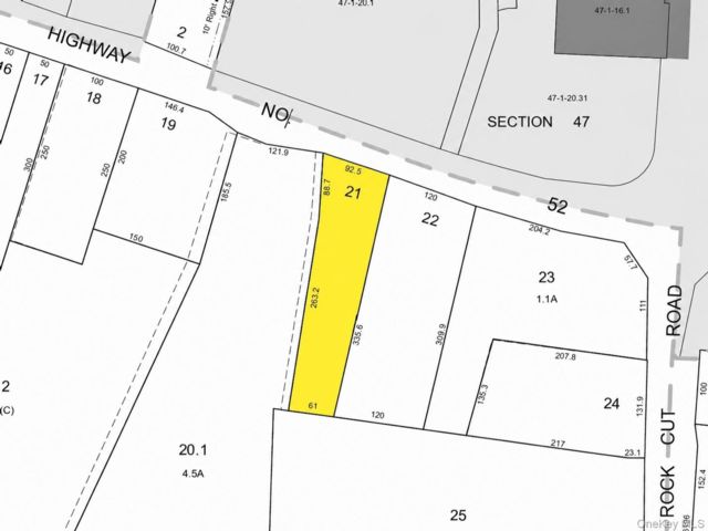 Lot <b>Size:</b> 92.5 x 335.6 x61 &nbsp;House style home in Newburgh
