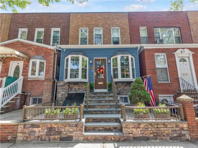  4 BR,  2.00 BTH &nbsp;House style home in Glendale