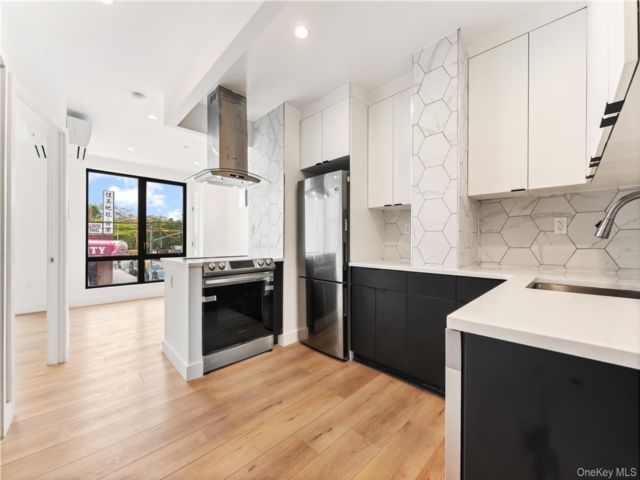  1 BR,  1.00 BTH &nbsp;Includes legal  style home in Boro Park
