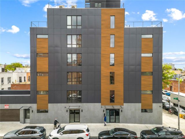 [PHOTO]