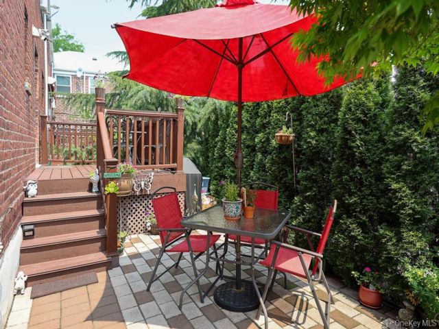  2 BR,  1.00 BTH &nbsp;Garden style home in Bellerose