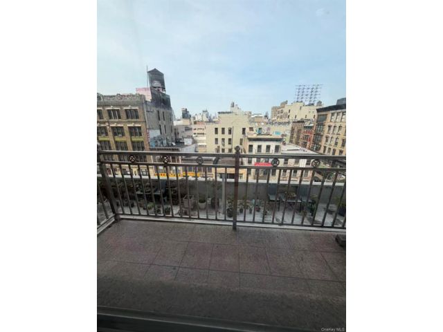 [PHOTO]