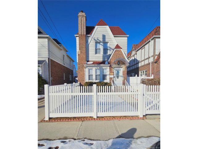  3 BR,  3.00 BTH &nbsp;Tudor style home in Flushing