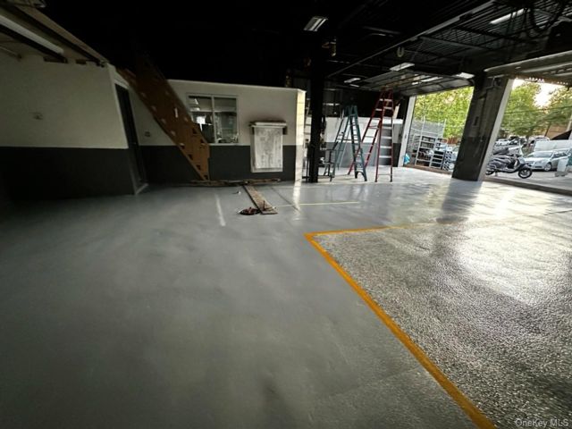 [PHOTO]