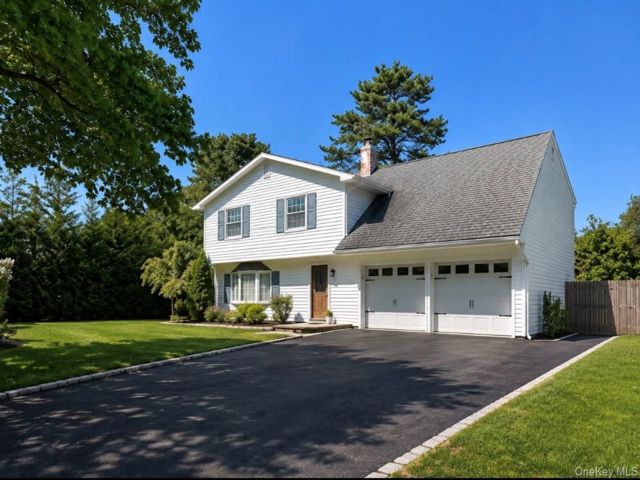  4 BR,  3.00 BTH &nbsp;Colonial style home in Medford